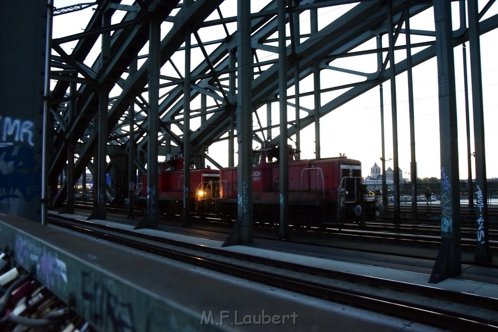 Zug 1 Koeln Deutz Hohenzollernbruecke Rich Rechtsrheinisch P81.JPG - Miklos Laubert